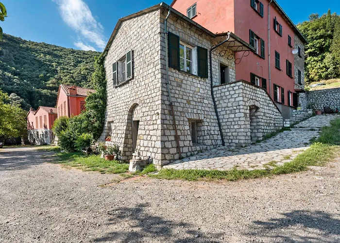 Monte Pu' Feriegård Castiglione Chiavarese